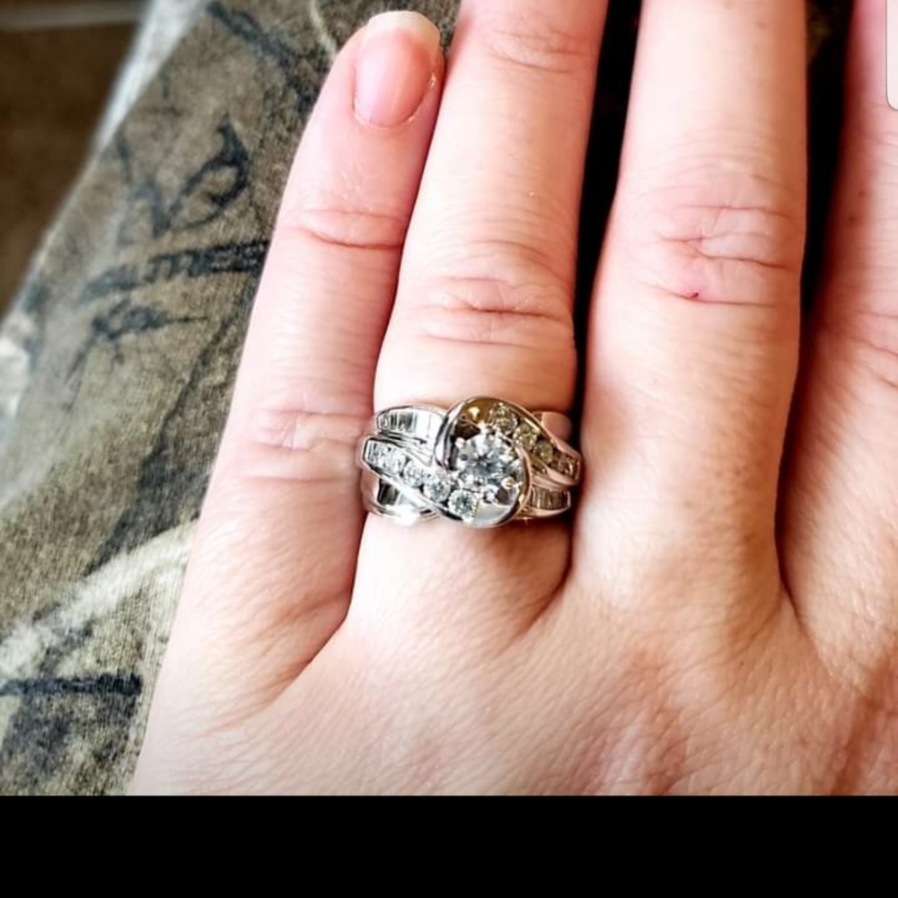 Beautiful diamond engagement / wedding set